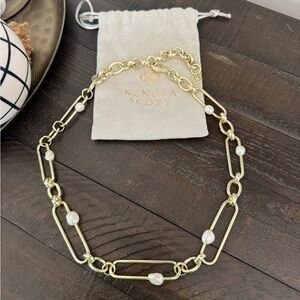 EUC Kendra Scott Lindsay Gold Tone Paperclip Chain Necklace White Pearl 20"